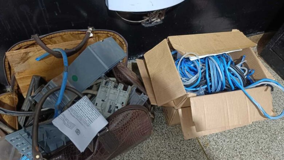 Idoso de 81 anos e mais dois s&atilde;o presos furtando fios