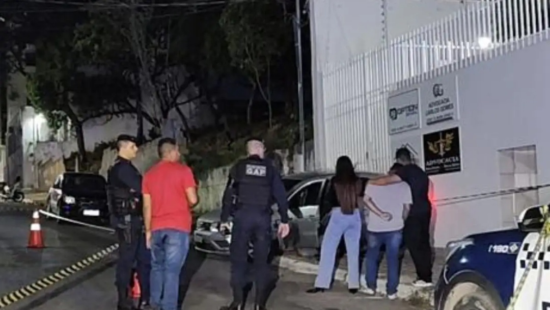 Homem &eacute; morto a tiros dentro de carro no bairro Bandeirantes em Cuiab&aacute;