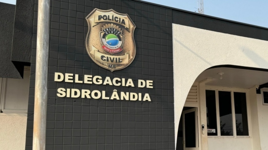 Homem &eacute; preso ap&oacute;s furtar corrim&atilde;o de igreja e vender material em ferro-velho