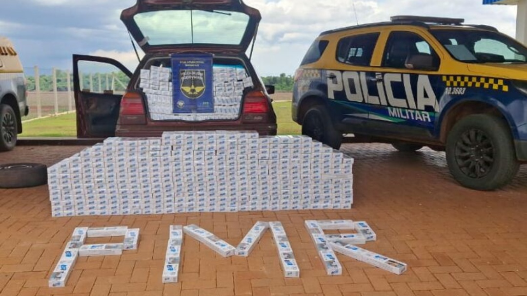 Ve&iacute;culo &eacute; apreendido com 740 pacotes de cigarros contrabandeados