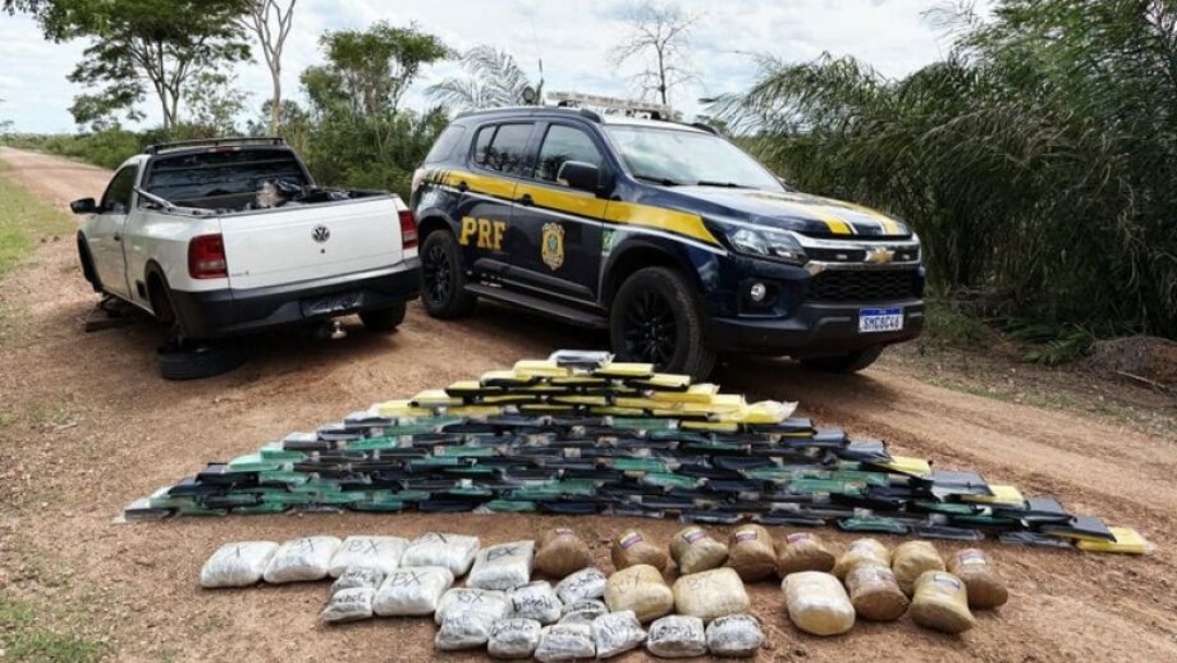 Motorista fura bloqueiro da PRF no Pantanal e larga 125 kg de coca&iacute;na 