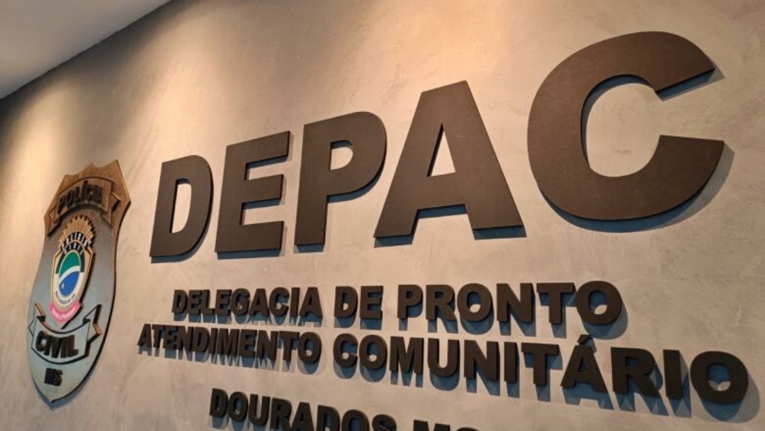 Homem &eacute; assaltado por duas travestis no Centro de Dourados