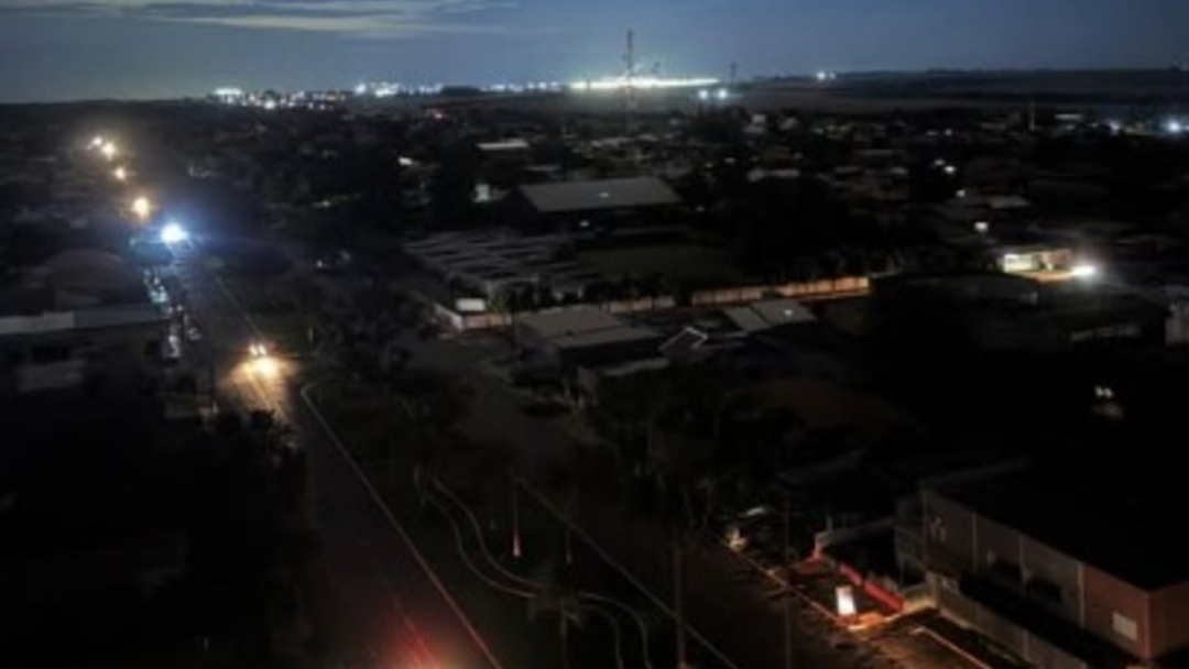 Sidrolândia enfrenta apagão parcial após explosão de transformador