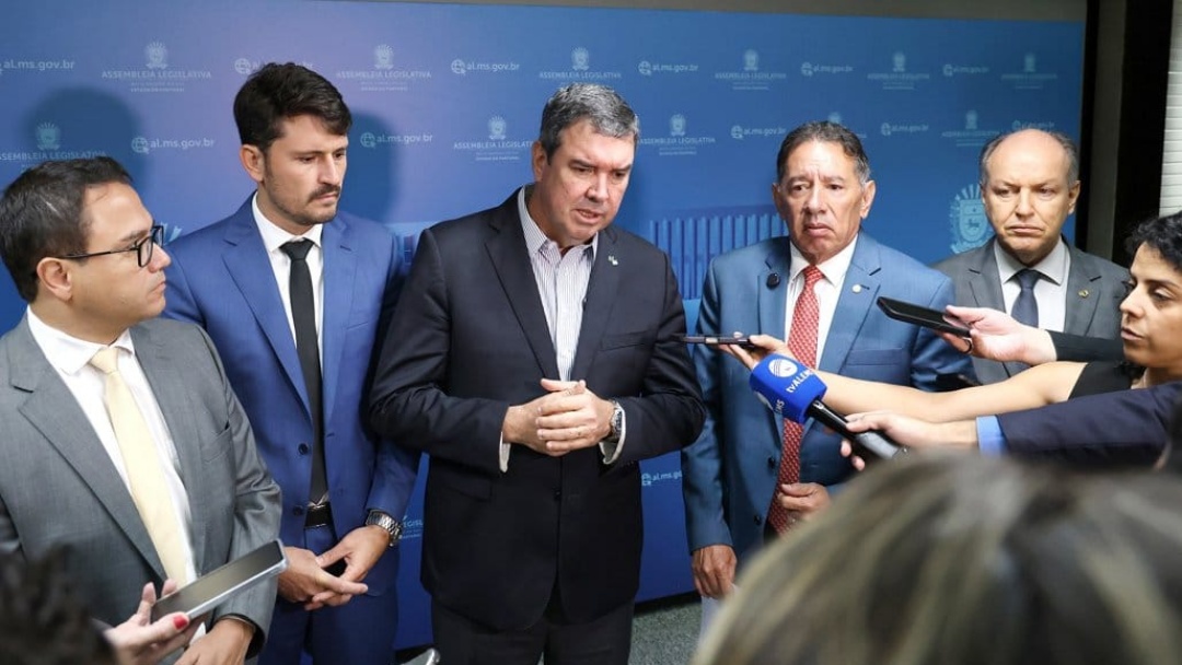 Governo vai contratar empr&eacute;stimo de R$ 950 milh&otilde;es para viabilizar obras prometidas a prefeitos