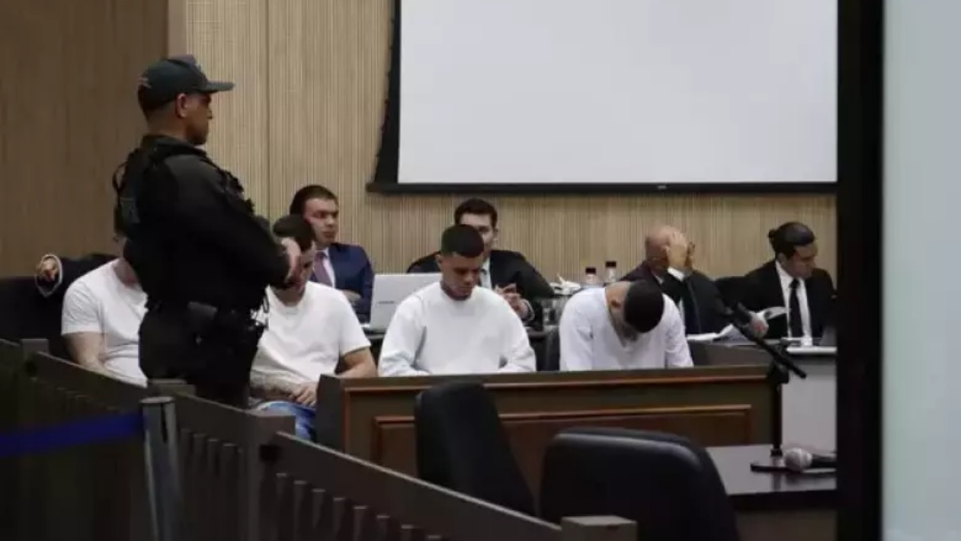 Trio &eacute; condenado a 69 anos por assassinar adolescentes por engano