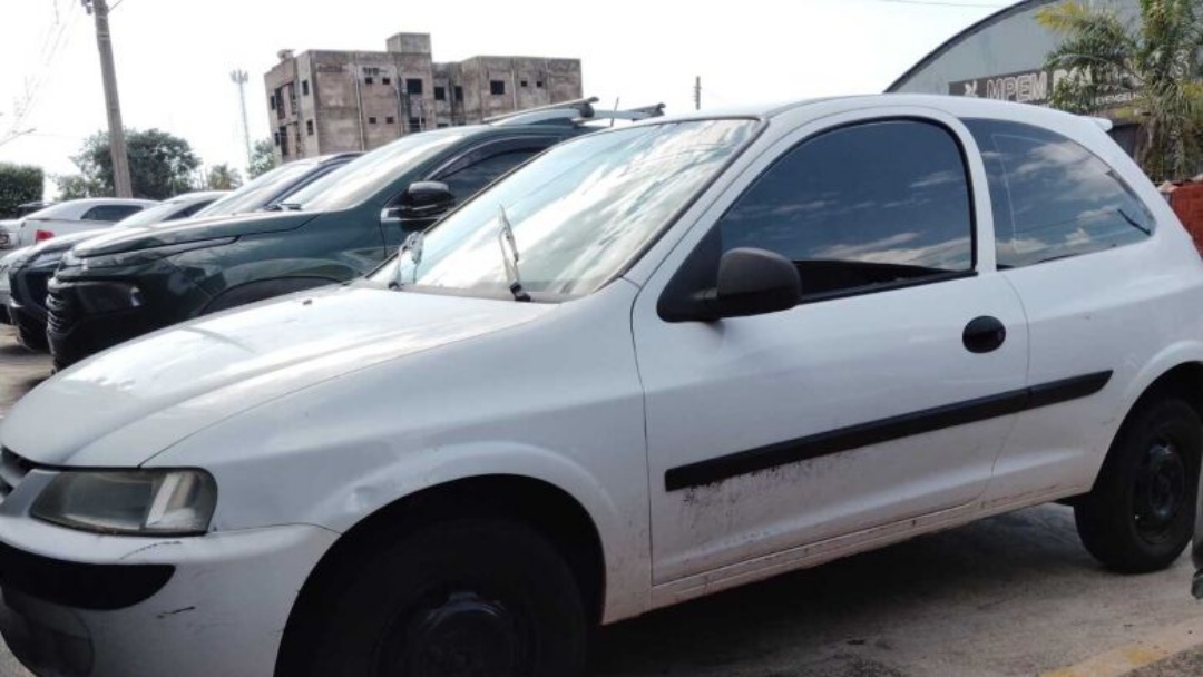Carro roubado &eacute; encontrado abandonado pr&oacute;ximo ao Greenville