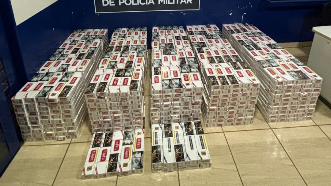 PM apreende dois ve&iacute;culos carregados com cigarros contrabandeados em Sidrol&acirc;ndia