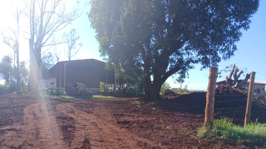 Prefeito vistoria &aacute;rea do futuro ecoponto, se indigna com mistura de lixo e anuncia poss&iacute;vel aplica&ccedil;&atilde;o de multas