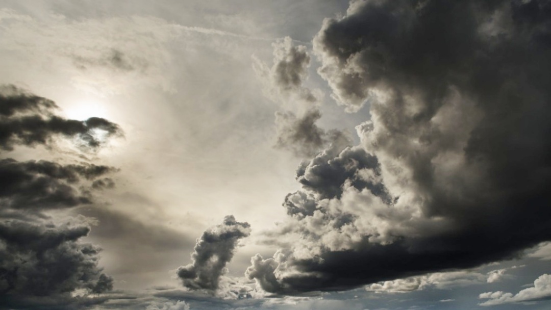 Domingo amanhece com c&eacute;u nublado, mas deve ter tempo firme ao longo do dia