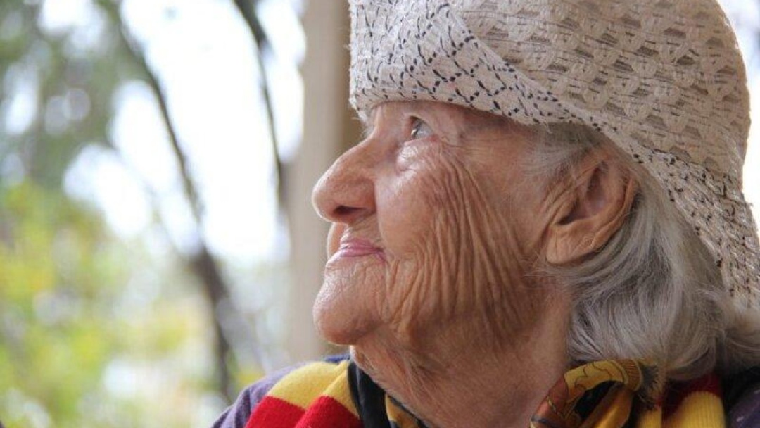 Redação do Enem 2025 aborda envelhecimento e desafios sociais no Brasil