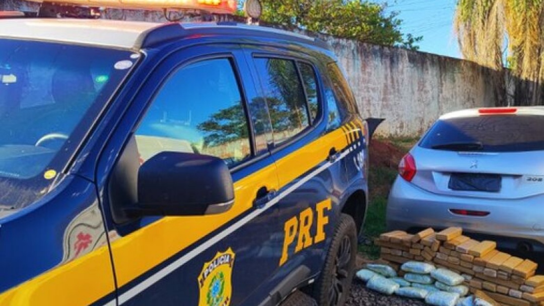 Motorista foge e abandona veículo com maconha