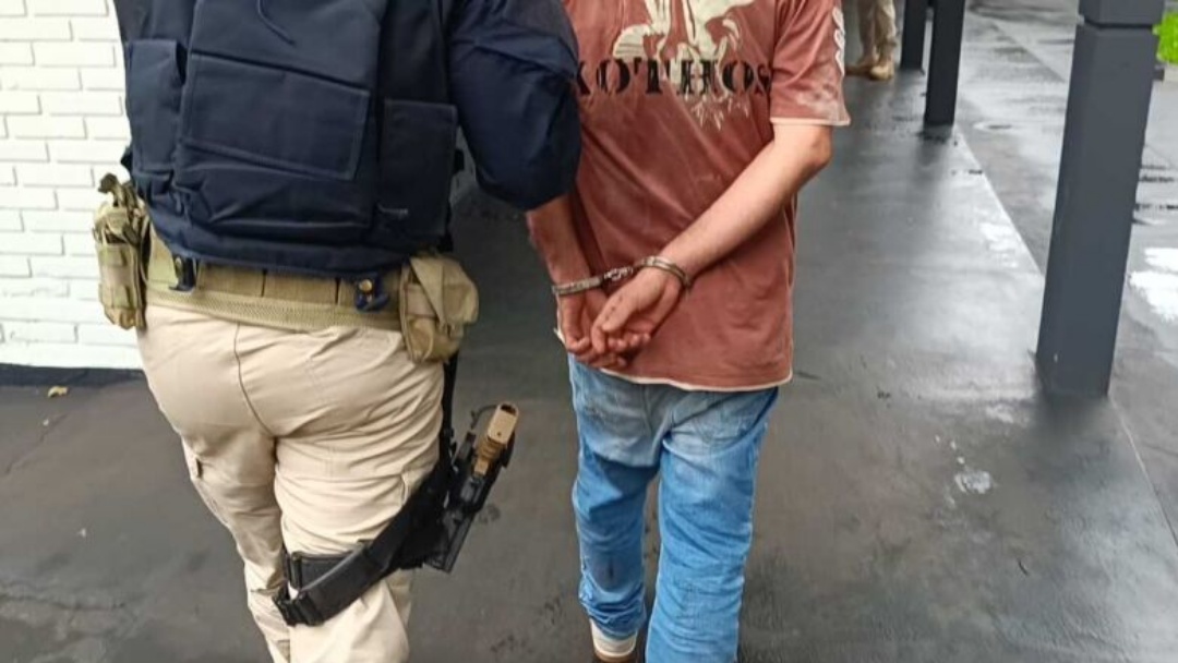 Homem &eacute; preso em Dourados com carreta tomada em assalto