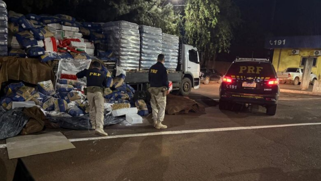 Motorista &eacute; preso com quase 3t de maconha escondidas em carga de f&eacute;cula de mandioca 