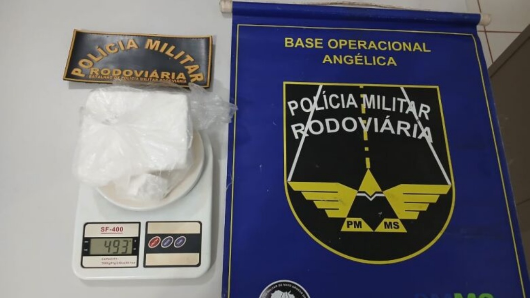 Passageiro &eacute; preso com coca&iacute;na em van que seguia para Ivinhema