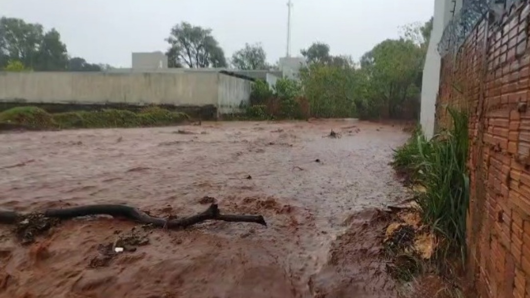 Alerta laranja: temporal e at&eacute; granizo devem atingir 66 cidades em Mato Grosso do Sul 