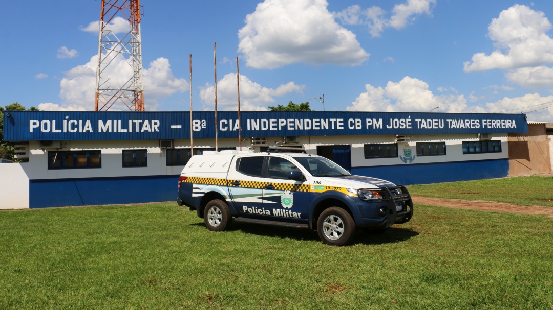 Suspeito de furto &eacute; detido ap&oacute;s tentar se esconder embaixo de cama deixada em pra&ccedil;a no Jardim Para&iacute;so