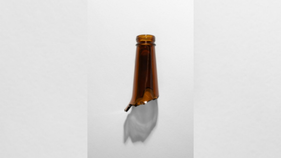 &lsquo;Que horas s&atilde;o?&rsquo;: homem corta m&atilde;o de jovem com garrafa quebrada ao abord&aacute;-lo para roubar celular