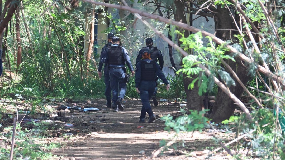 Corpo em decomposi&ccedil;&atilde;o &eacute; encontrado enterrado em cova rasa no M&aacute;rio Covas em Campo Grande 
