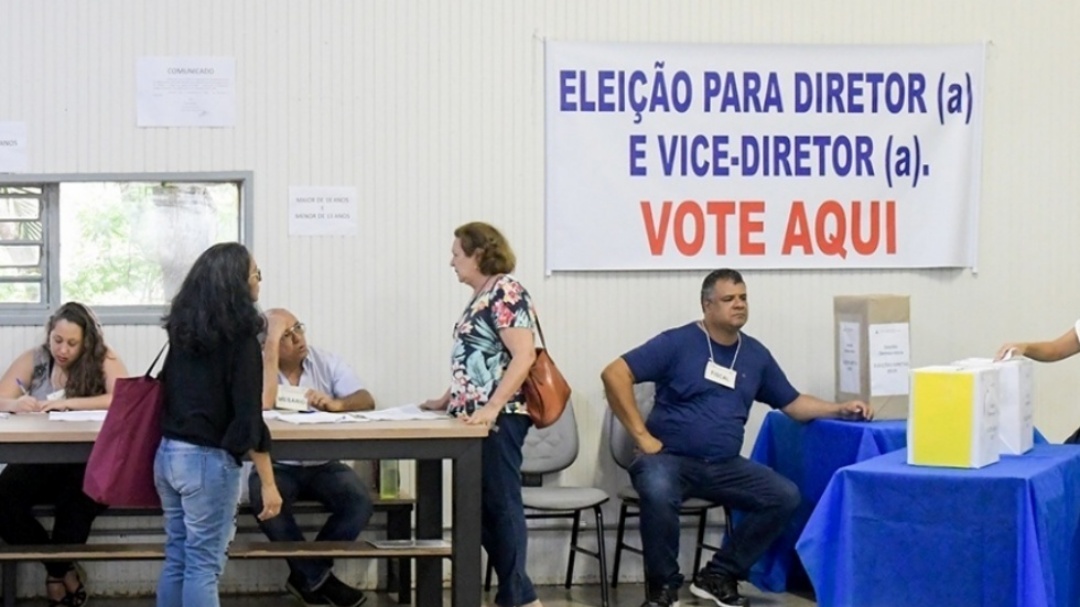 Comunidade escolar da rede municipal vai &agrave;s urnas para primeira elei&ccedil;&atilde;o de diretor