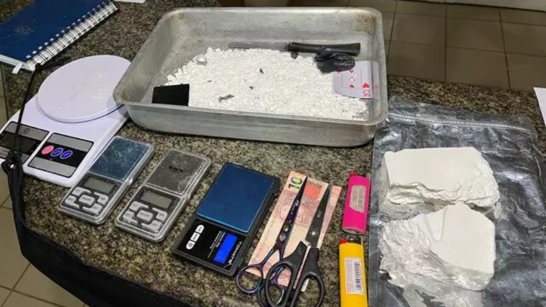 Militares do Ex&eacute;rcito s&atilde;o flagrados embalando coca&iacute;na em Coxim