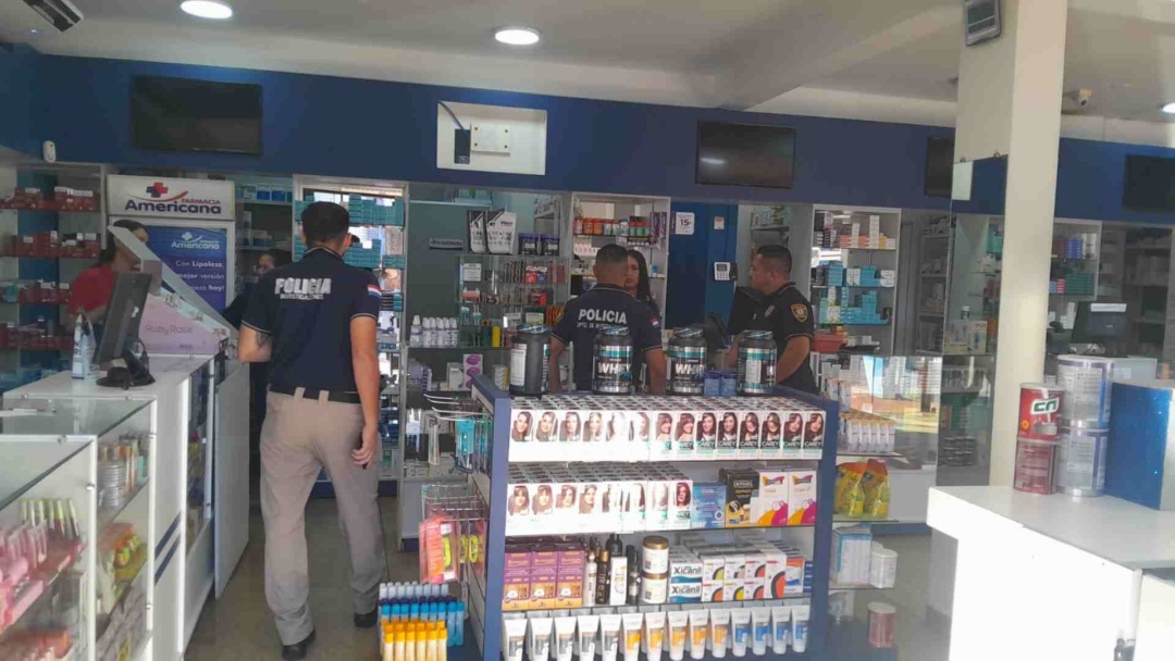 Assaltantes invadem farm&aacute;cia na fronteira com MS e levam cofre com dinheiro