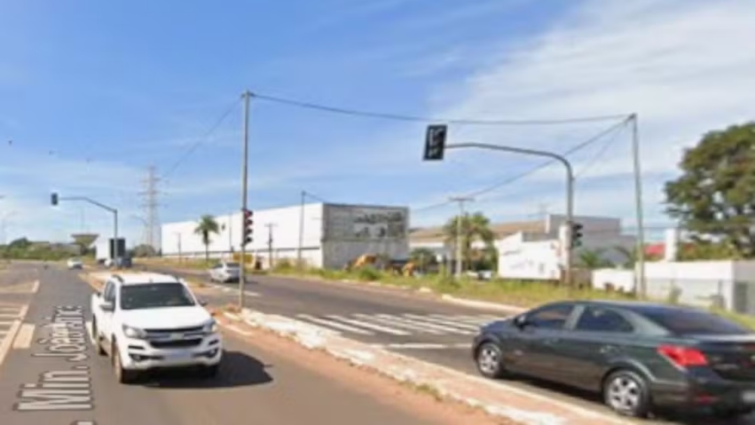 Mulher é morta com tiro na cabeça após ser perseguida e derrubada por carro