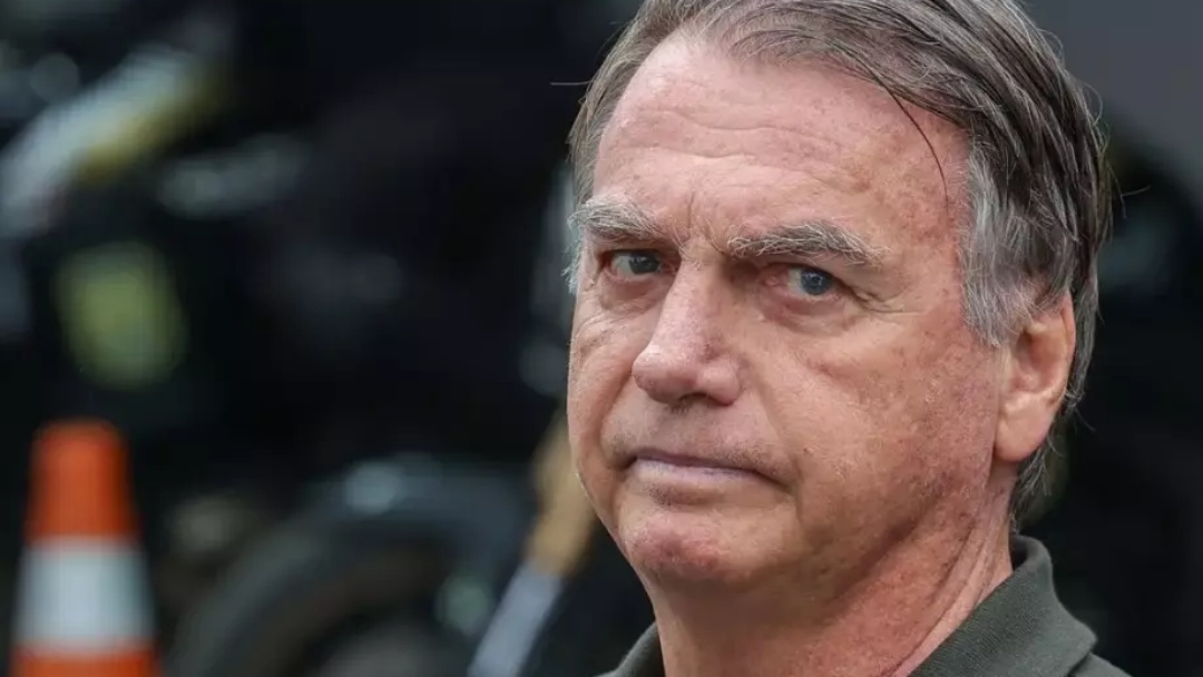 Moraes diz que Jair violou uso da tornozeleira e apresentava &lsquo;elevado risco de fuga&rsquo;