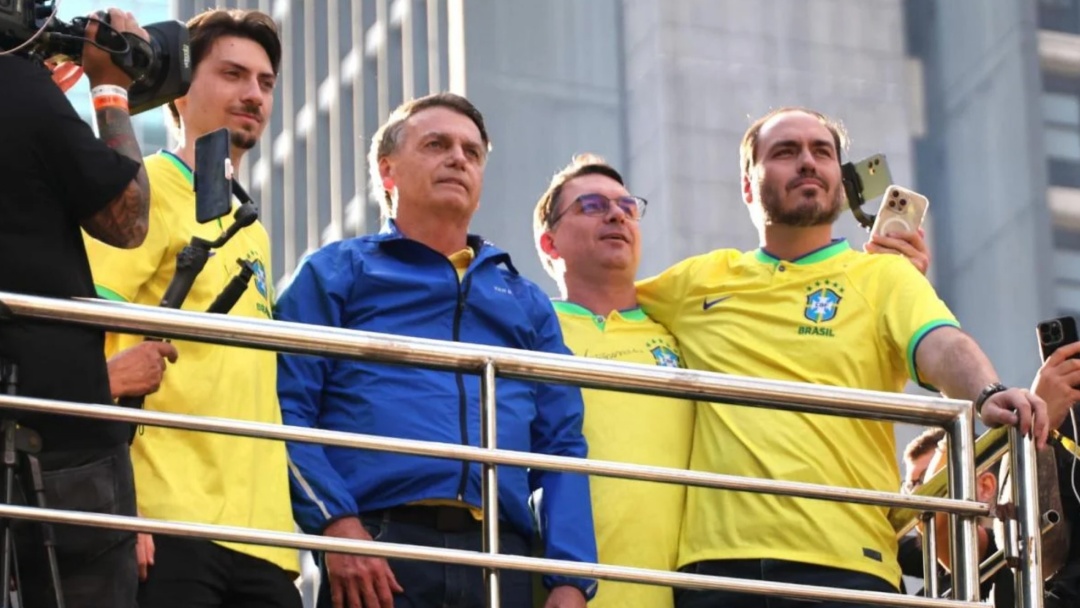 Moraes autoriza visitas dos filhos a Bolsonaro na PF; encontros ocorrer&atilde;o em datas separadas