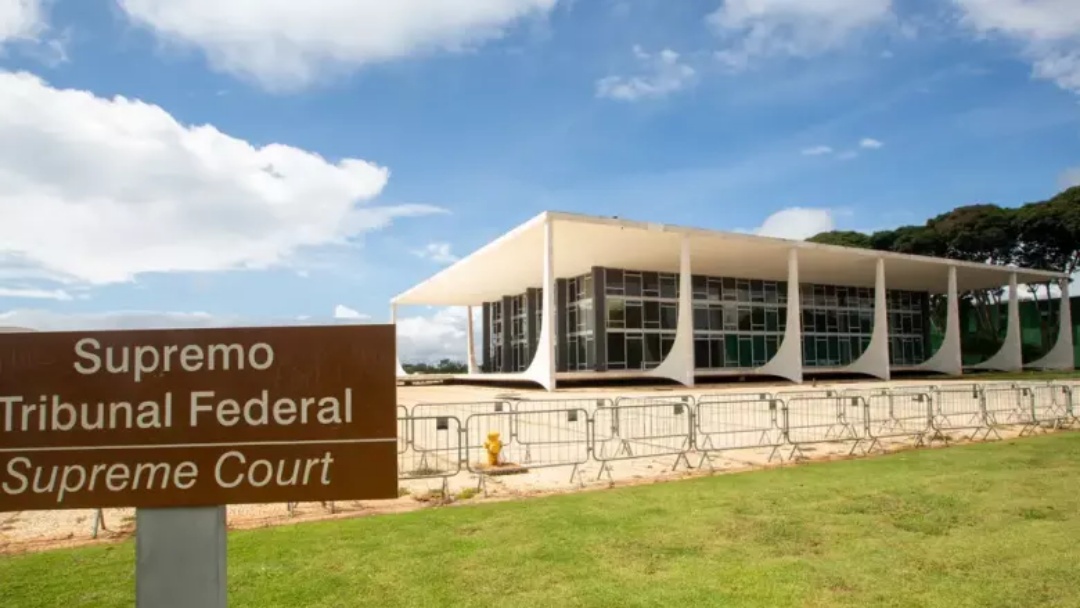 STF: Moraes e Dino votam para manter pris&atilde;o preventiva de Bolsonaro