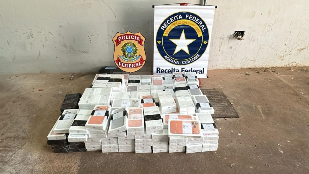 Motorista &eacute; presa com 226 iPhones contrabandeados 