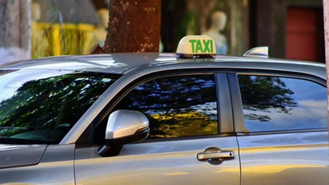 Nova lei permite transferir outorga de táxi e isenta taxa de taxímetro por cinco anos