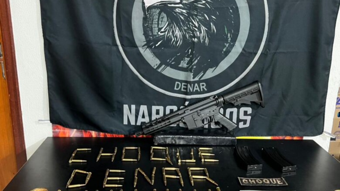 Dupla é presa com fuzil, munições e maconha durante ação na capital