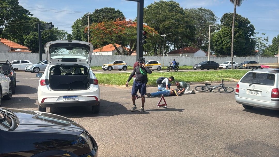 A caminho do trabalho, motociclista &eacute; atropelado por motorista na Duque de Caxias