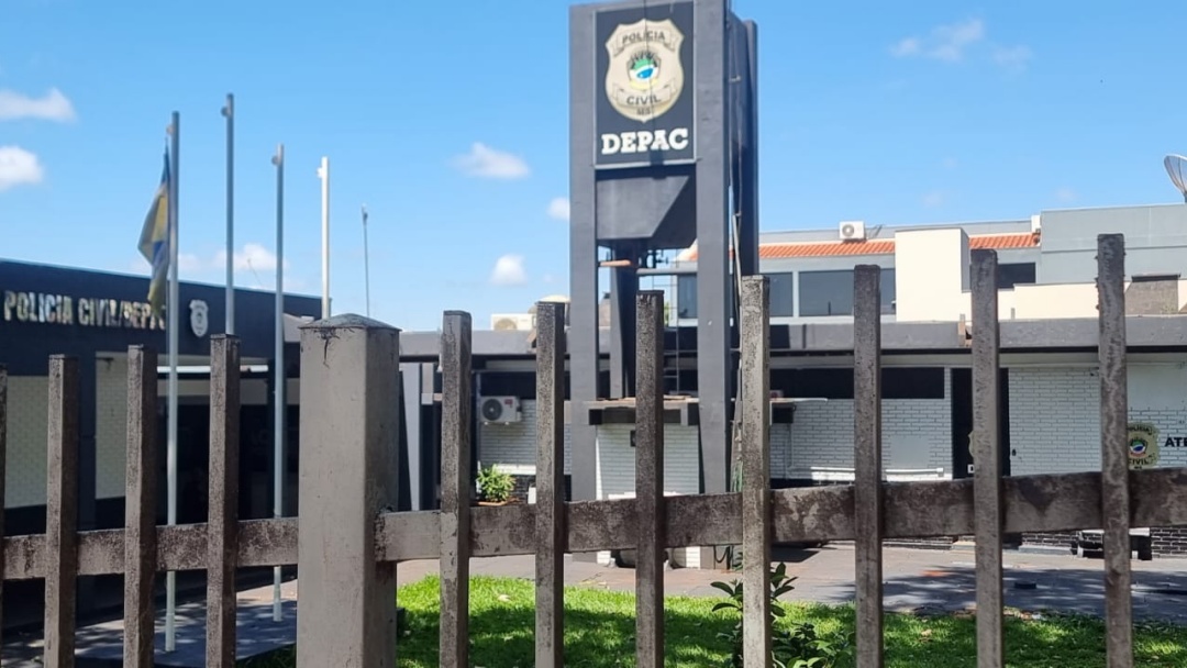 Após beber quase um litro de pinga em Dourados, casal troca socos e vai parar na delegacia