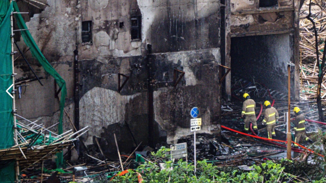 N&uacute;mero de mortos em inc&ecirc;ndio sobe para 128, diz autoridades