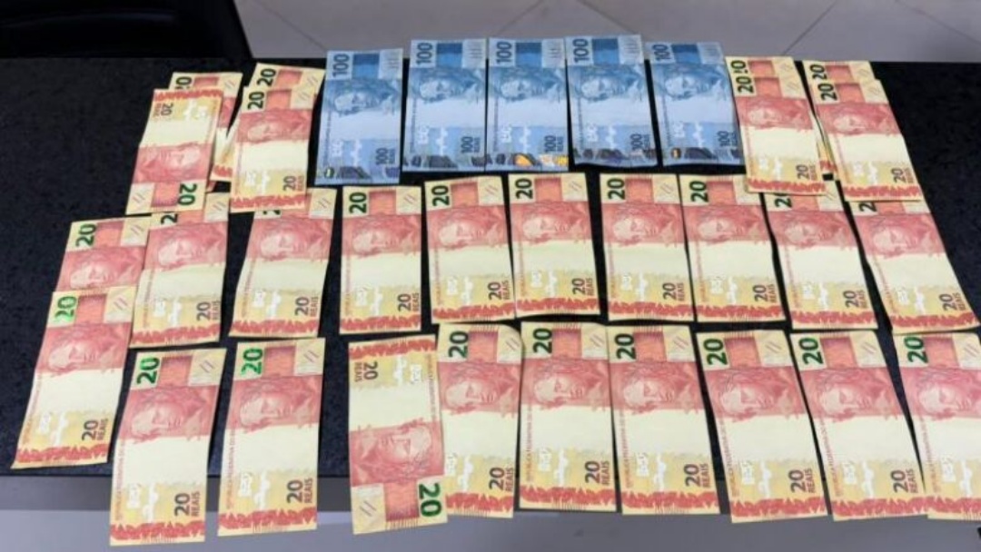 Dupla é presa usando dinheiro falso em comércio
