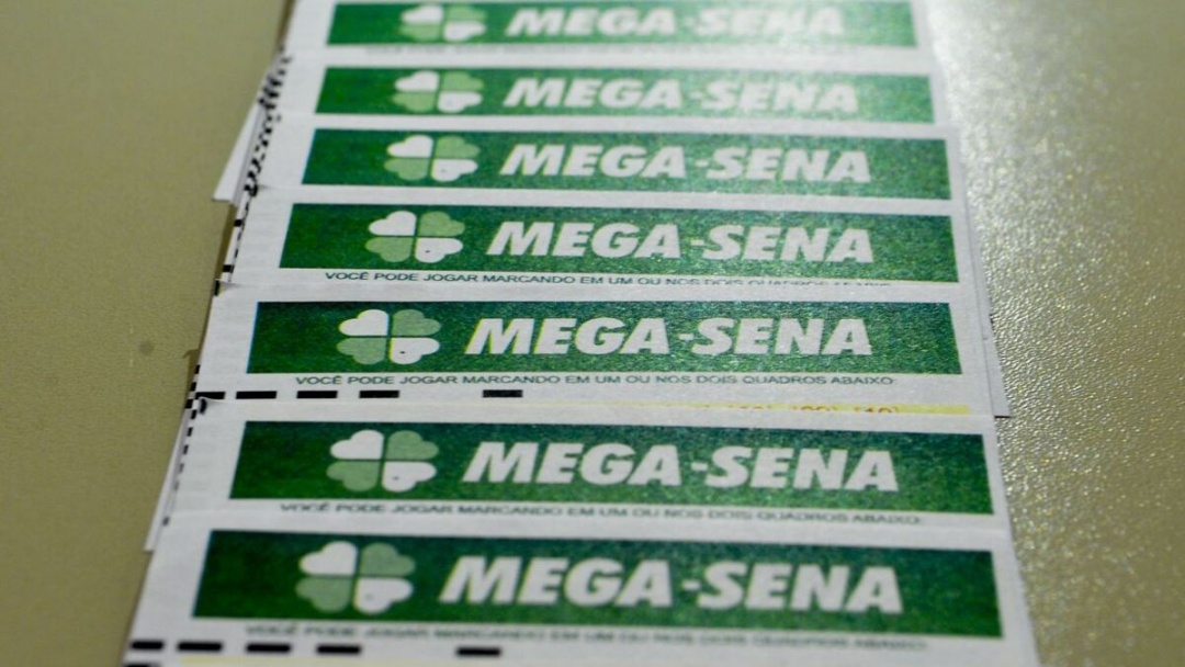 A Mega-Sena pode pagar R$ 12 milhões neste sábado