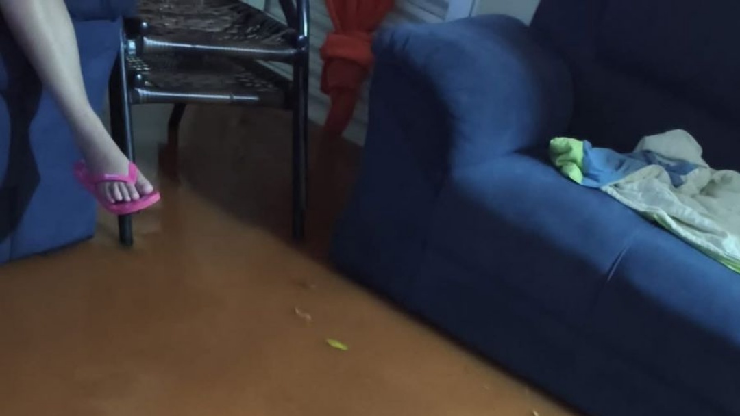 Enxurrada invade residências, provoca alagamentos e causa prejuízos a moradores no Sidrolar