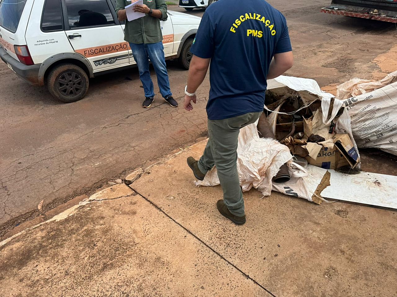 Prefeitura come&ccedil;a a notificar moradores que voltaram a colocar bags em frente &agrave;s resid&ecirc;ncias ap&oacute;s a &uacute;ltima coleta