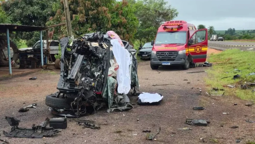 Identificadas m&atilde;e e beb&ecirc; de 3 anos mortas em acidente na BR-487 em Itaquira&iacute;