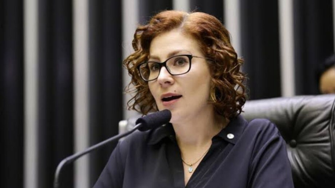 Ap&oacute;s repercuss&atilde;o, Zambelli declara que est&aacute; viva e que continuar&aacute; se manifestando