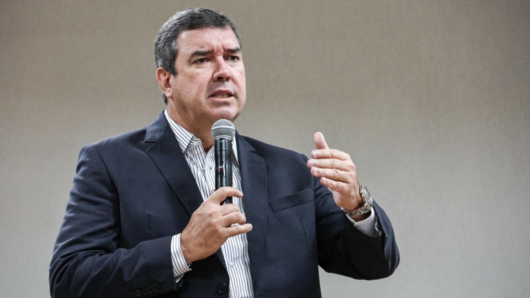 Riedel sanciona orçamento com meta de asfalto em seis estradas vicinais e ponte de concreto no Barra Nova