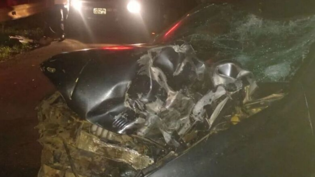 Duas pessoas morrem e crianças ficam feridas após acidente entre carro e moto