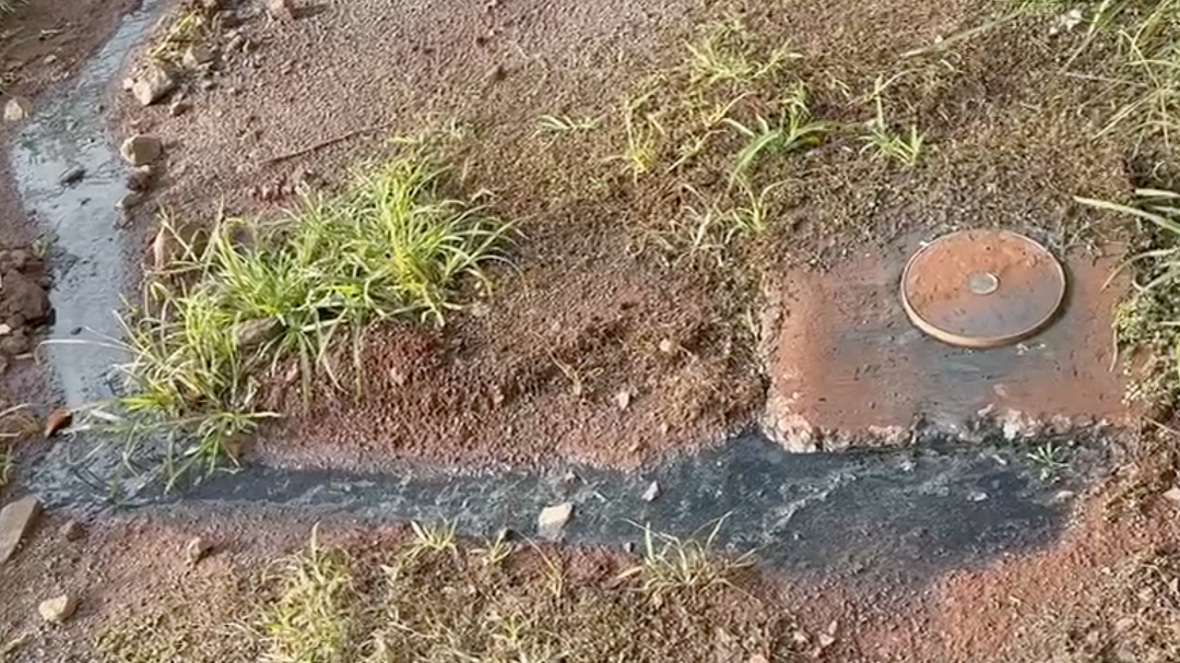 Moradores recebem notificações por antecipar ligação de esgoto