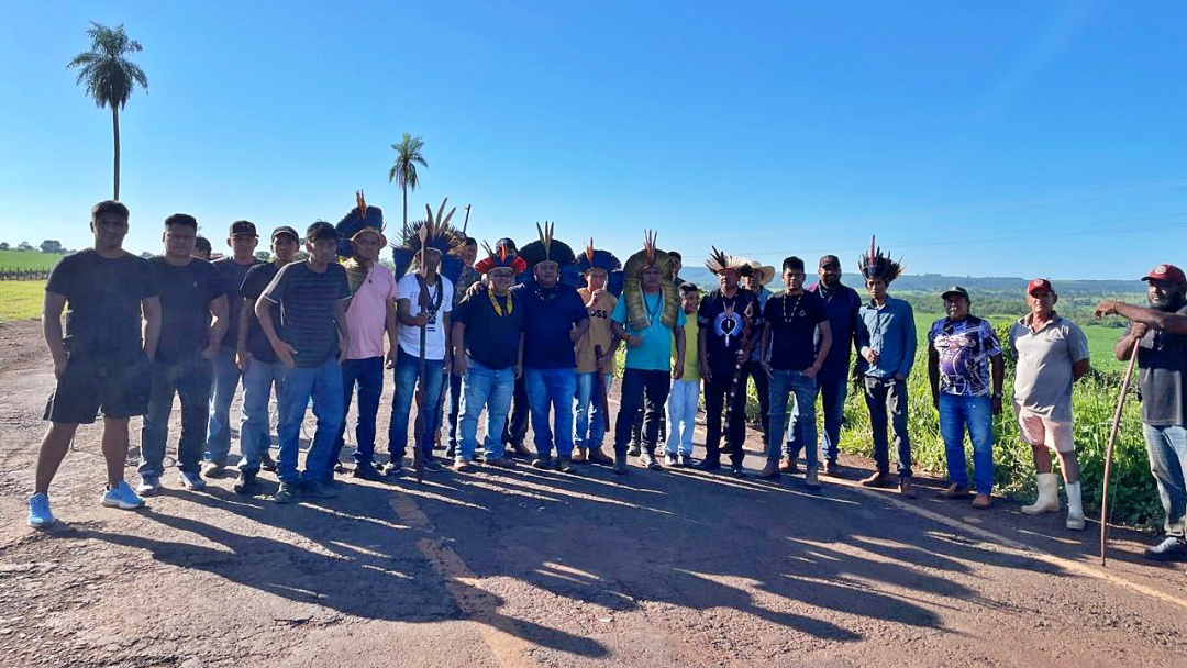 Comunidade bloqueia MS-162 e cobra recapeamento at&eacute; o distrito de Quebra-Coco