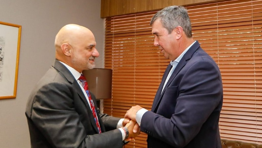 Governo renova parceria com Embaixada da &Iacute;ndia para aulas de yoga nas escolas de MS