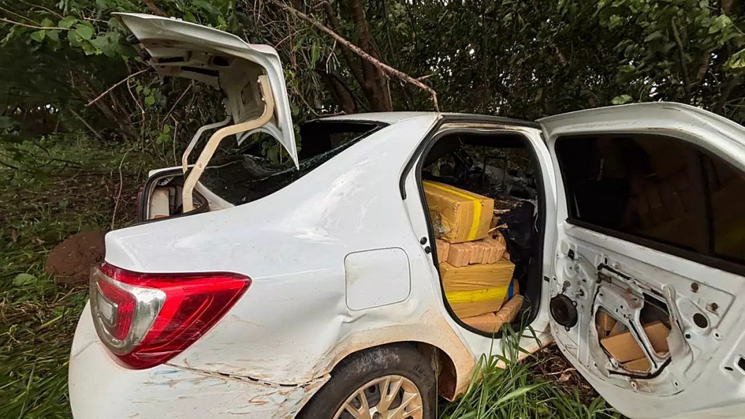 Dupla que passou por Sidrol&acirc;ndia &eacute; presa na entrada de Campo Grande com 830 quilos de maconha