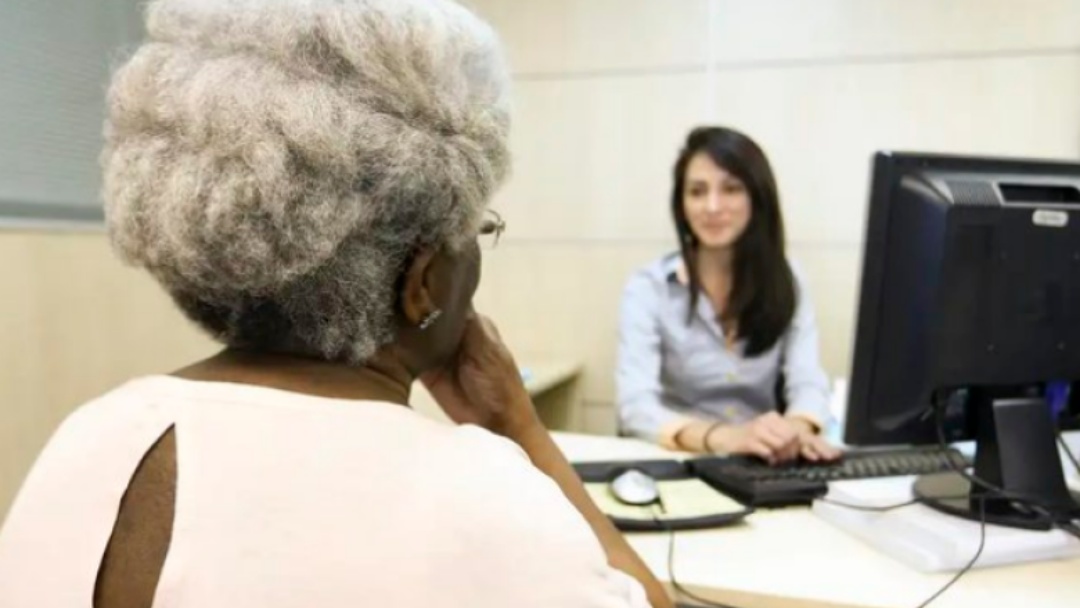 Caderneta da Pessoa Idosa tem nova vers&atilde;o com servi&ccedil;os sobre sa&uacute;de mental e preven&ccedil;&atilde;o &agrave; viol&ecirc;ncia