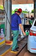 Com aumento de R$ 0,10 no ICMS, consumidor sidrolandense j&aacute; paga mais caro pela gasolina