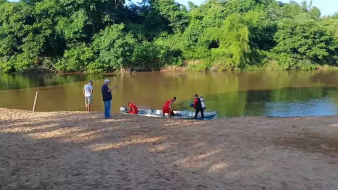 Homem desaparece ao entrar nas &aacute;guas do Rio Apa 